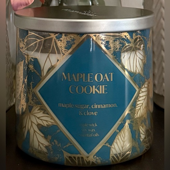 🆕🕯️ DISTANT LANDS LIMITED EDITION 3-WICK “MAPLE OAT COOKIE” 3-WICK CANDLE. NEW! - Picture 1 of 7